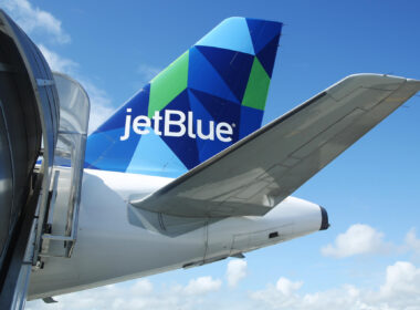 jetblue_airbus_a321_aircraft_tail.jpg