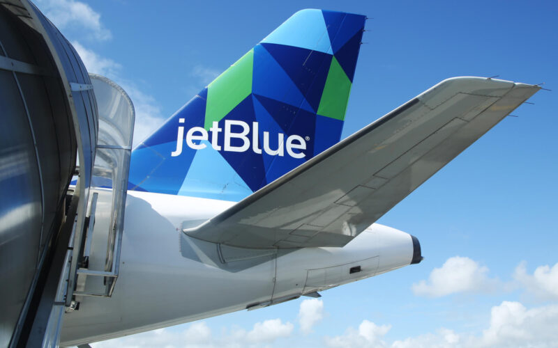 jetblue_airbus_a321_aircraft_tail.jpg