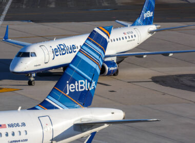 jetblue_aircraft_at_jfk_airport.jpg