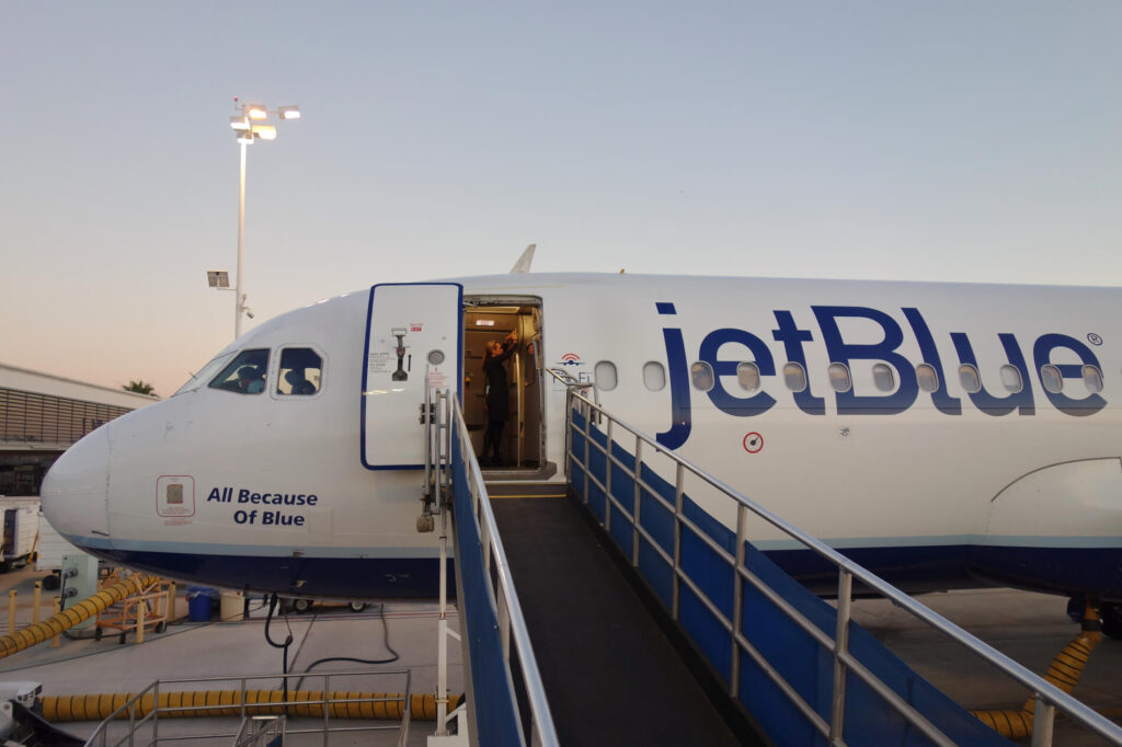 jetblue_airplane_at_the_long_beach_airport_lgb.jpg