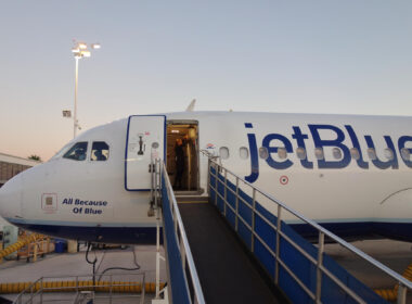 jetblue_airplane_at_the_long_beach_airport_lgb.jpg