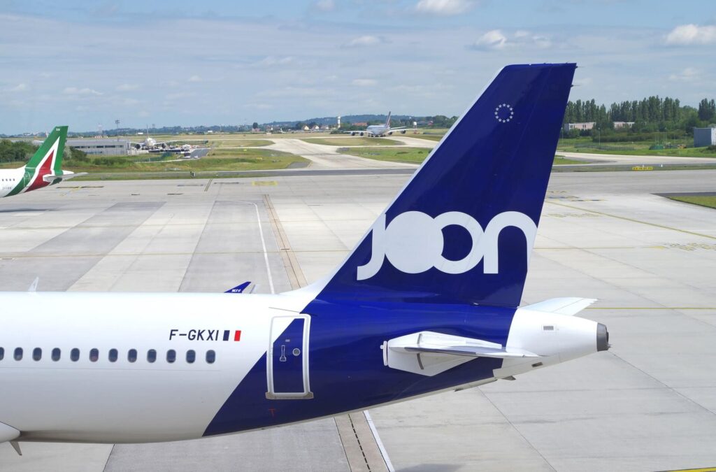 joon_airbus_a320_parked_at_paris_charles_de_gaulle_international_airport.jpg