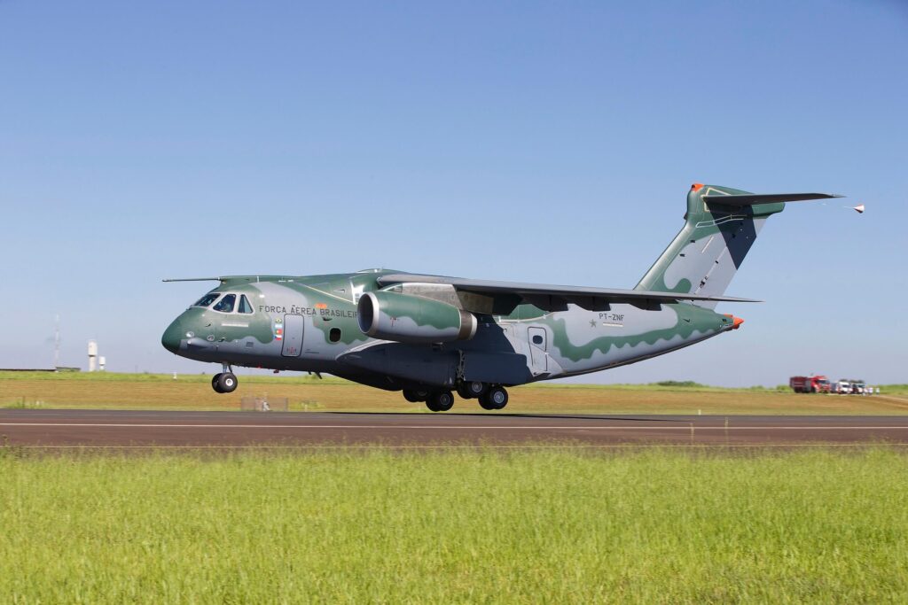 kc-390_first_flight.jpg