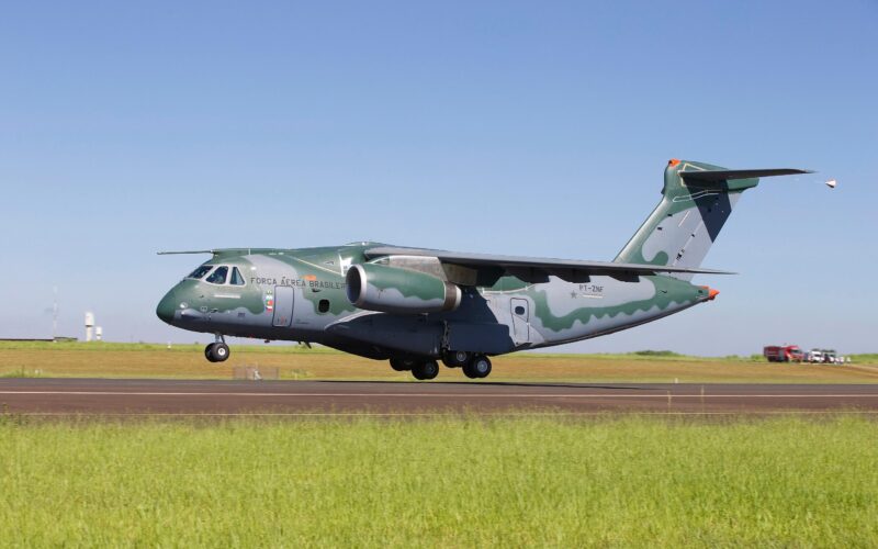 kc-390_first_flight.jpg