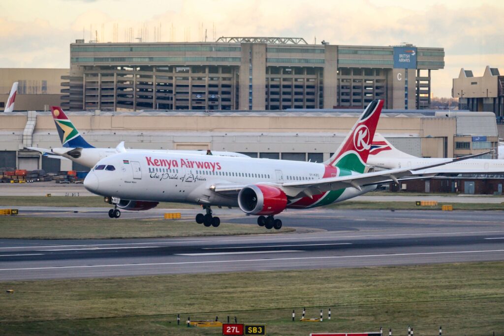 kenya_airways_5y-kzc_boeing_787-8_dreamliner_london_heathrow_airport_1-1.jpg