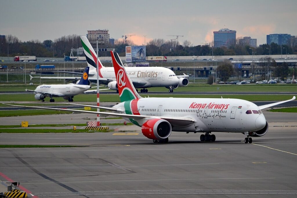 kenya_airways_5y-kzd_boeing_787-8_dreamliner.jpg