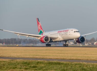 kenya_airways_5y-kze_boeing_787-8_dreamliner_landing_at_schiphol_airport.jpg