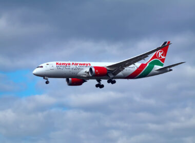 kenya_airways_boeing_787_dreamliner_on_its_last_flight_into_london_heathrow.jpg