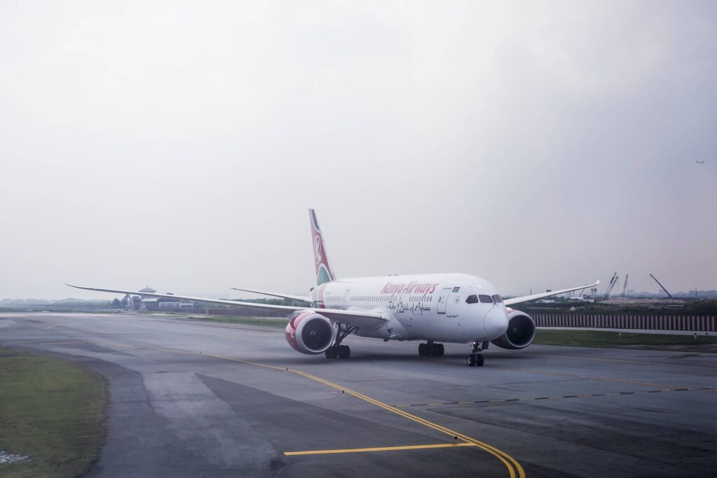 kenya_airways_boeing_787_taxiing_towards_the_terminal_after_landing-1.jpg