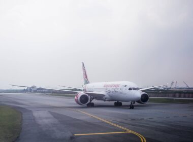 kenya_airways_boeing_787_taxiing_towards_the_terminal_after_landing-1.jpg