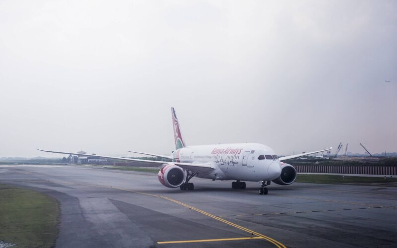 kenya_airways_boeing_787_taxiing_towards_the_terminal_after_landing-1.jpg