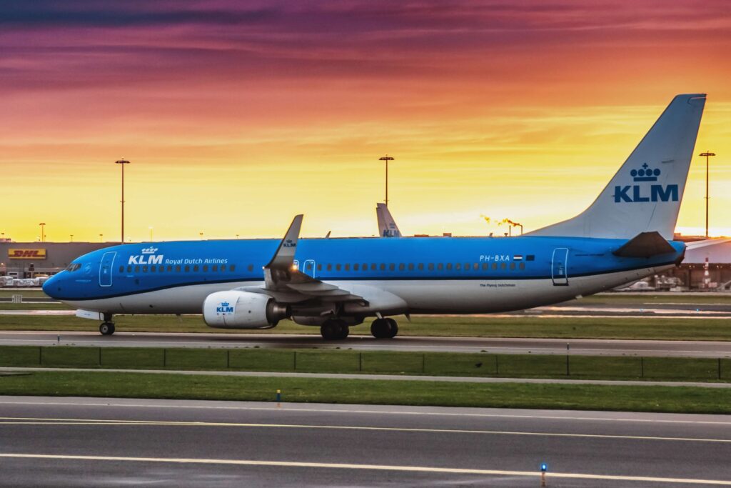 klm_aircraft_against_dramatic_sky.jpg