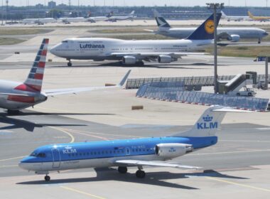 klm_cityhopper_fokker_70_ph-wxd_fra.jpg