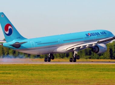 korean_air_airbus_330_in_pulkovo_international_airport.-2.jpg