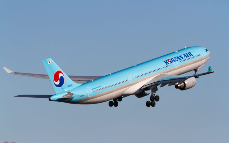 korean_air_airbus_a330_taking_off.jpg