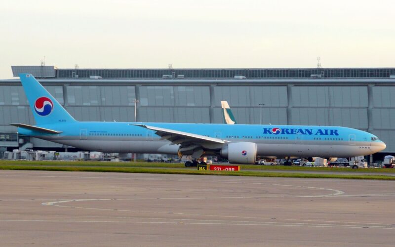 korean_air_boeing_777_at_lhr.jpg