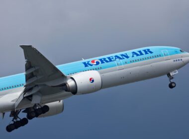 korean_air_plane_taking_off.jpg