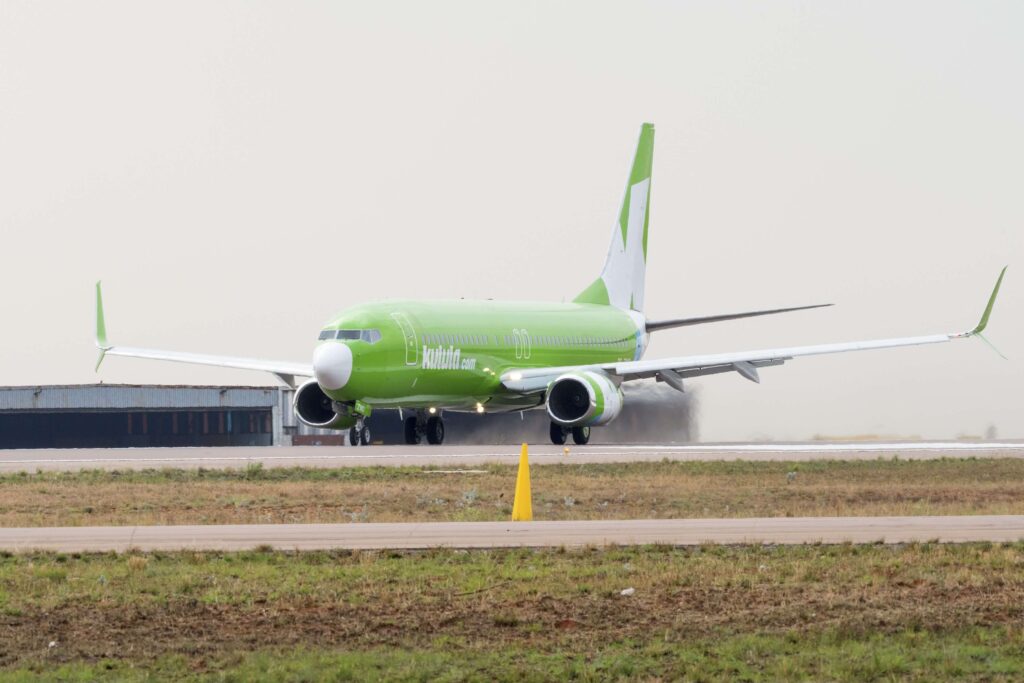 kulula_airways_boeing_737-800.jpg