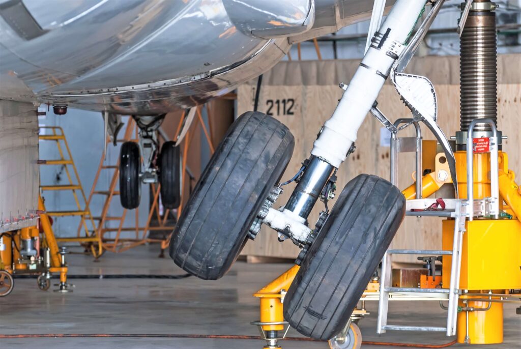 landing_gear_of_boeing_aircraft.jpg