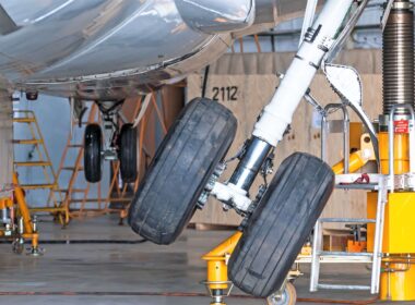 landing_gear_of_boeing_aircraft.jpg