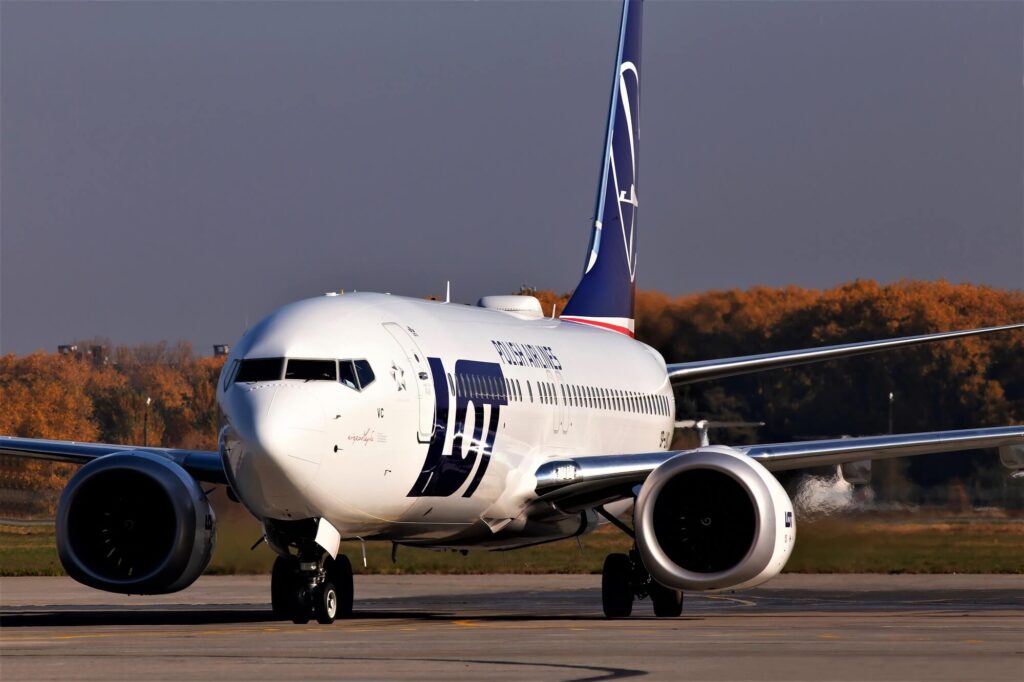 lot_-_polish_airlines_boeing_737_max_8_aircraft.jpg