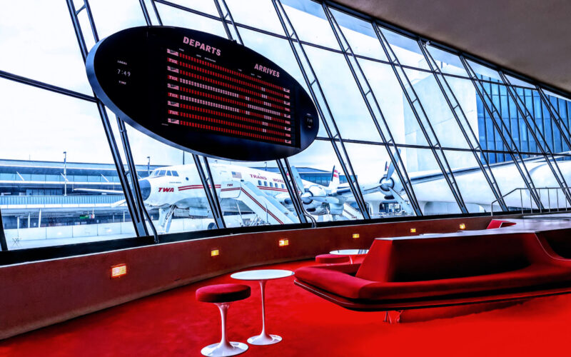 lounge_at_the_twa_hotel_jfk.jpg