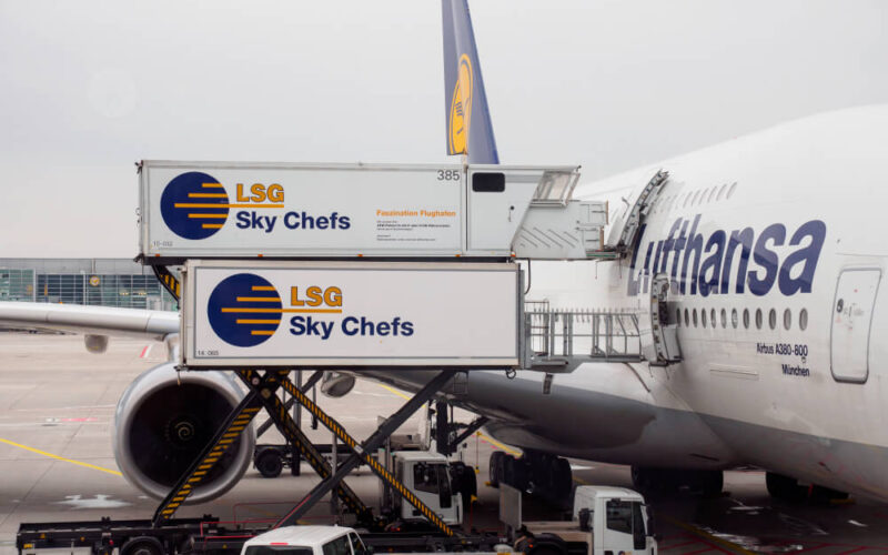 lsg-sky-chefs-loading-food-onto-lufthansa-airbus-a380.jpg