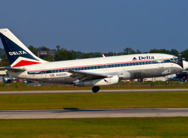 lufthansa-boeing-737-100.jpg