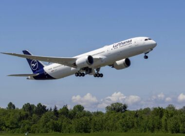 lufthansa_787_take-off-1.jpg