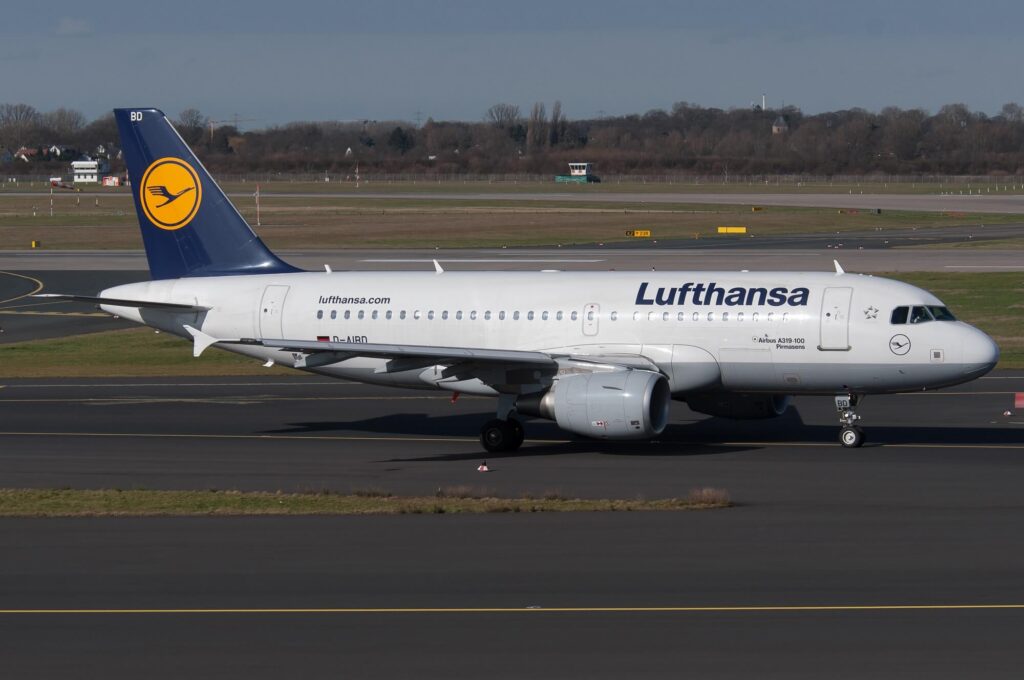 lufthansa__d-aidb_a319-1.jpg