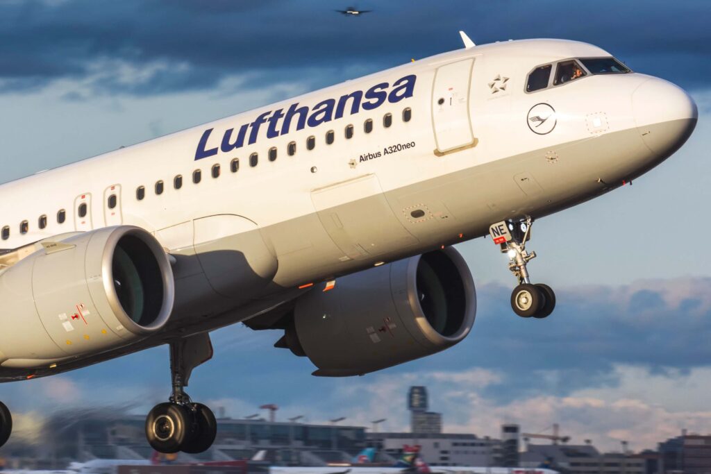 lufthansa_a320_takeoff-1.jpg