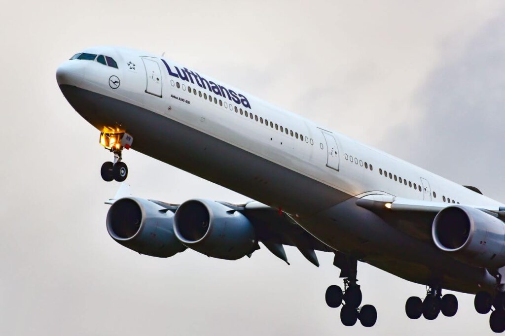 lufthansa_a340-600.jpg