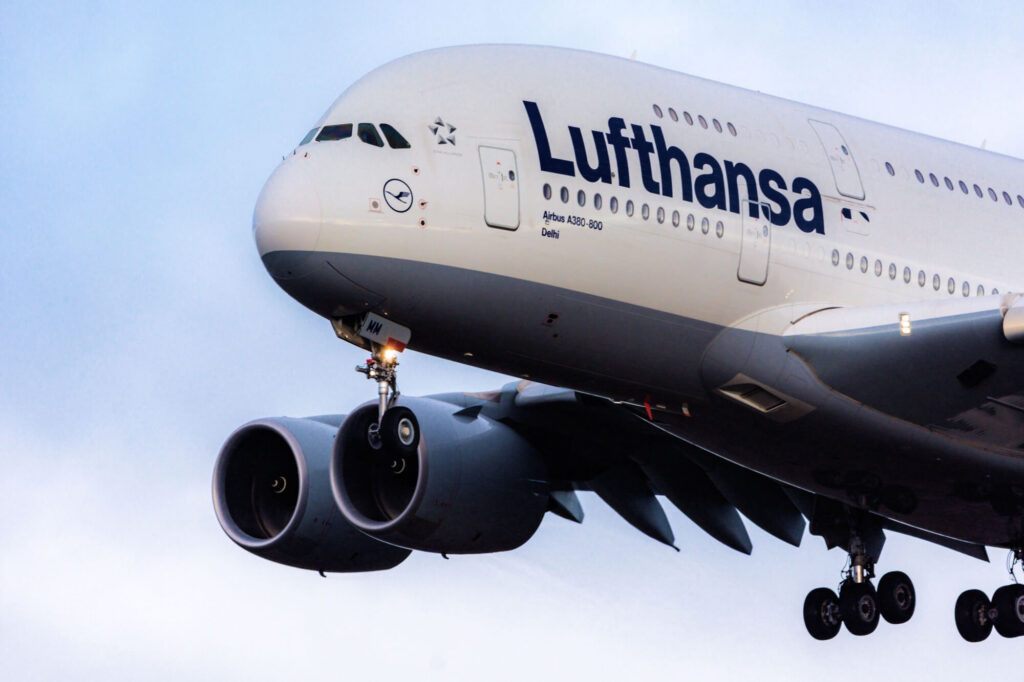 lufthansa_a380_landing_at_frankfurt.jpg