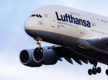 lufthansa_a380_landing_at_frankfurt.jpg