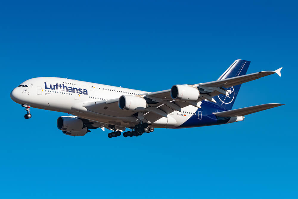 lufthansa_airbus_a380_landing_at_munich_airport_muc-1.jpg