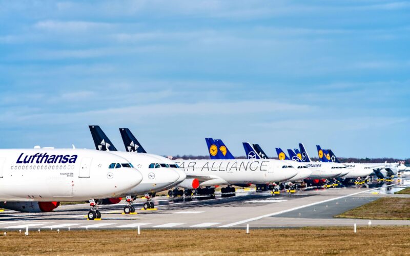 lufthansa_aircraft_airbus_a330_and_a340_frankfurt_airport.jpg