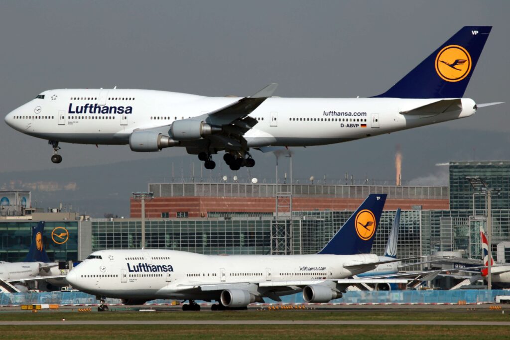 lufthansa_boeing_747-2.jpg