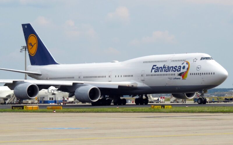 lufthansa_boeing_747_with_fanhansa_livery.jpg