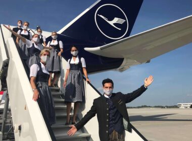 lufthansa_crew_in_traditional_trachten_clothing.jpg