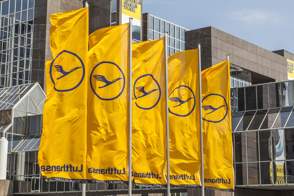 lufthansa_flags_at_frankfurt_airport_fra.jpg