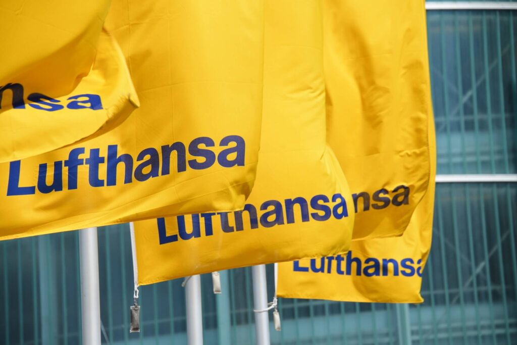 lufthansa_flags_with_logo.jpg