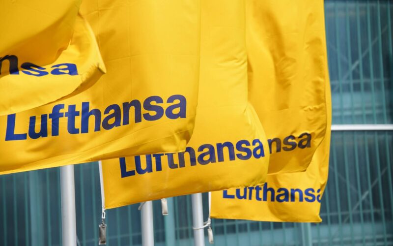 lufthansa_flags_with_logo.jpg