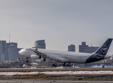 lufthansa_plane_landing_in_boston.jpg