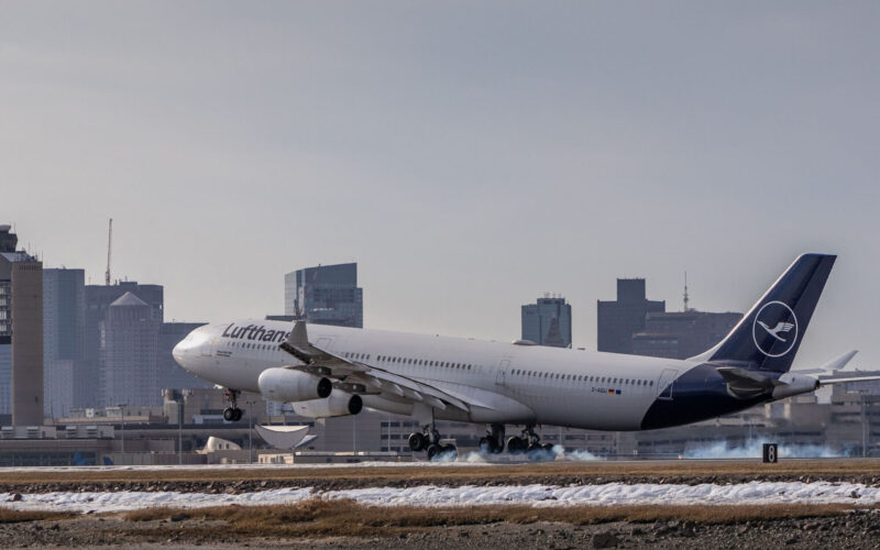 lufthansa_plane_landing_in_boston.jpg