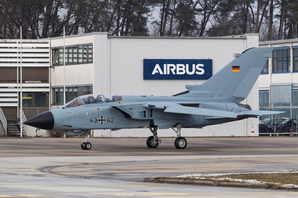 luftwaffe_panavia_tornado_in_front_of_airbus_facility.jpg