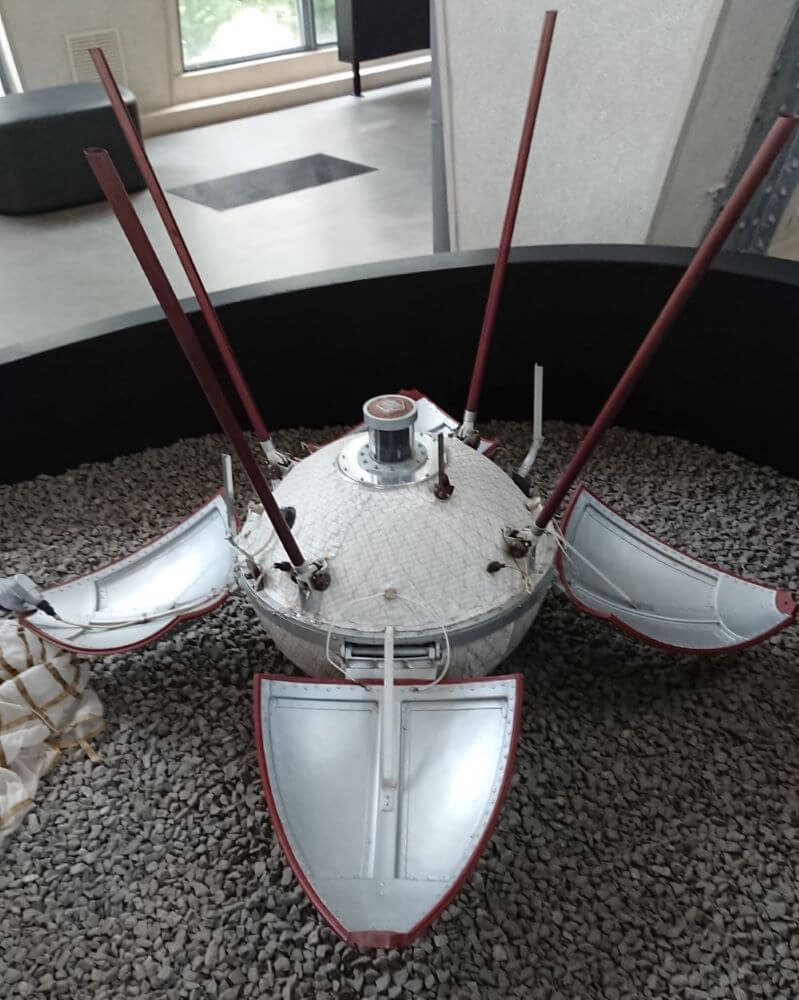 Luna 9 model