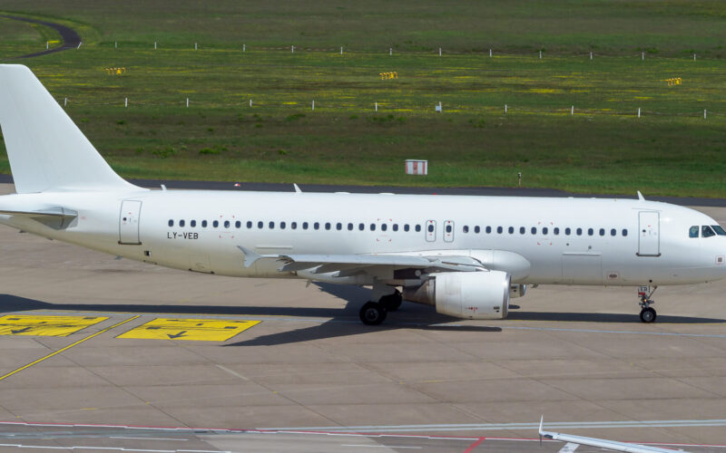 ly-veb_avion_express_a320.jpg