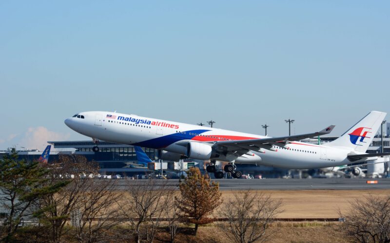 malaysia_airlines_airbus_a330-300_9m-mtk_nrt_16253602585.jpg