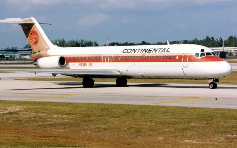 mcdonnell_douglas_dc-9-32_continental_airlines_2.jpg