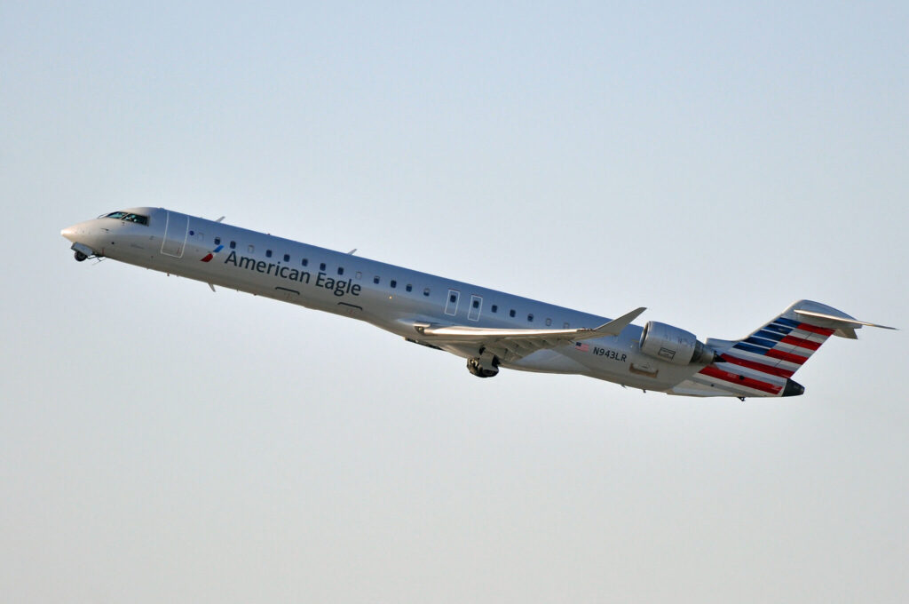 mesa-airlines-american-eagle-bombardier-crj-900.jpg